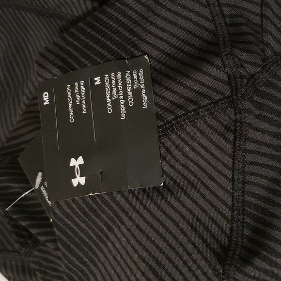 Under Armor Leggings - Picture 2 of 3